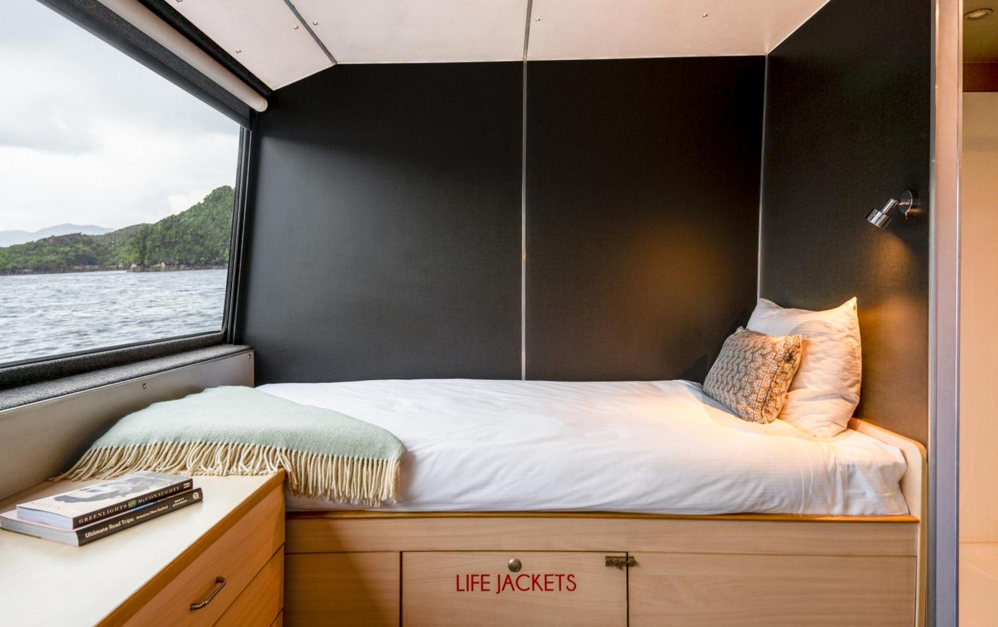 Milford Sound Overnight Cruise - Fiordland Discovery Exterior photo