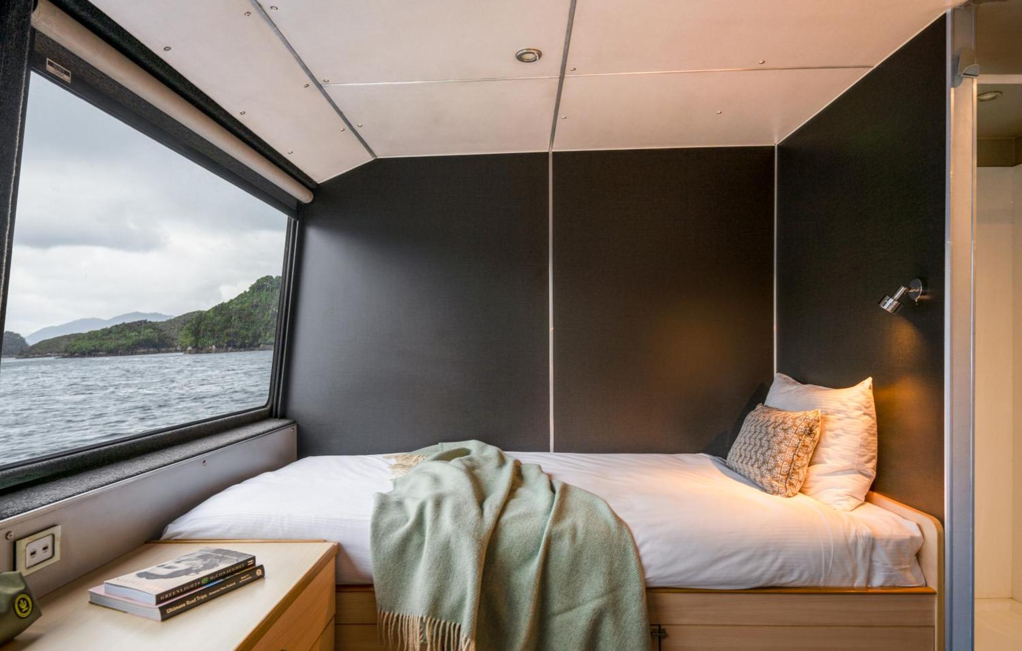Milford Sound Overnight Cruise - Fiordland Discovery Exterior photo