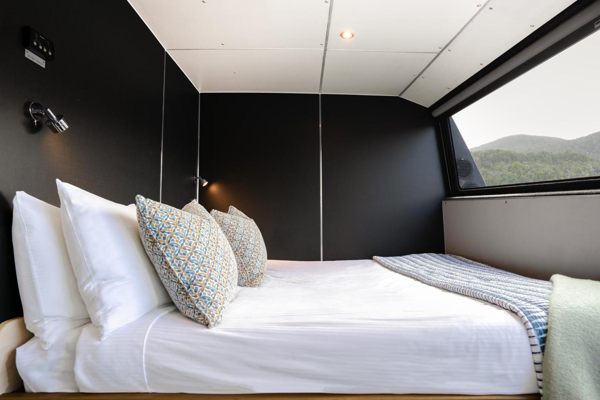 Milford Sound Overnight Cruise - Fiordland Discovery Exterior photo