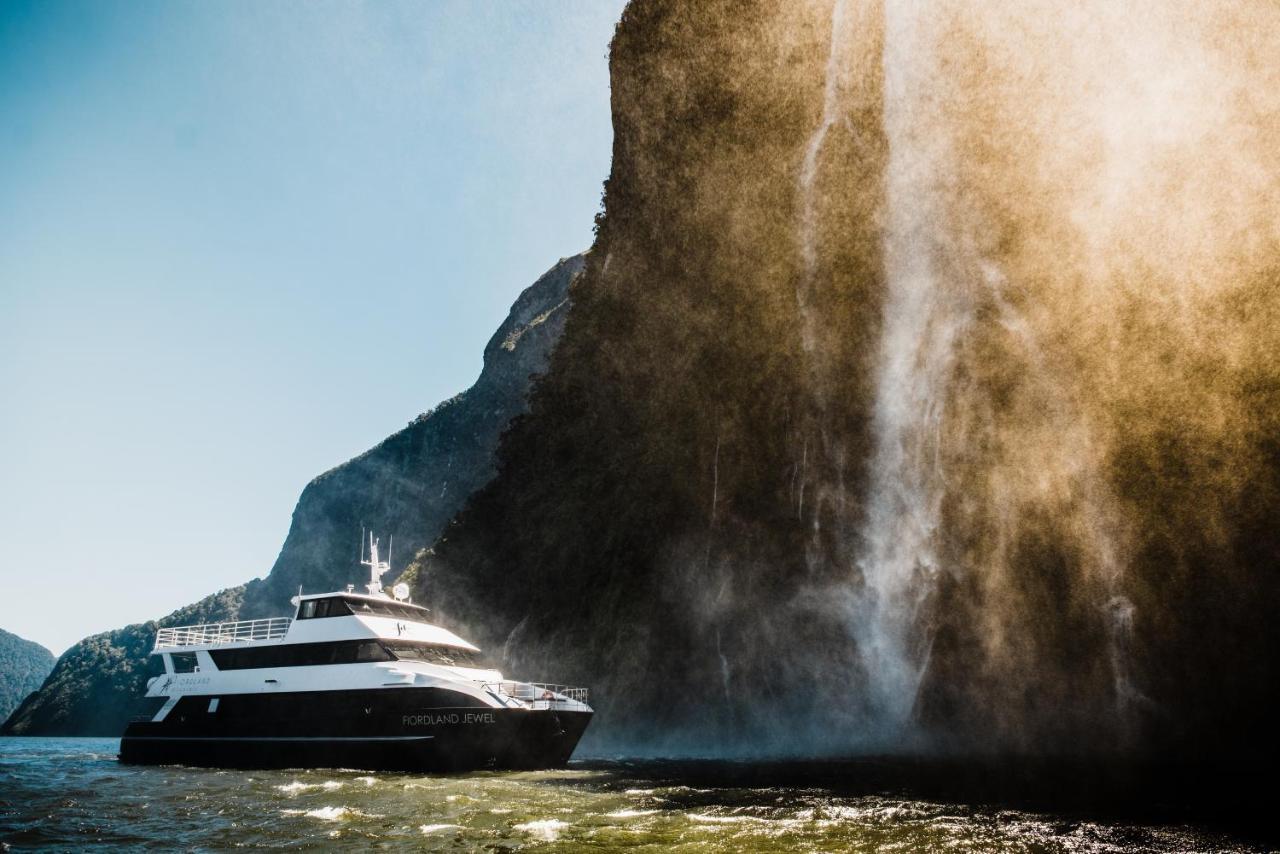 Milford Sound Overnight Cruise - Fiordland Discovery Exterior photo