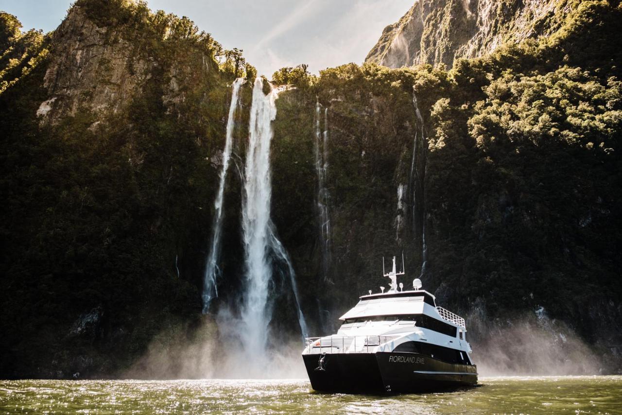 Milford Sound Overnight Cruise - Fiordland Discovery Exterior photo
