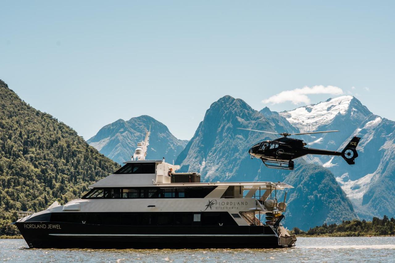 Milford Sound Overnight Cruise - Fiordland Discovery Exterior photo